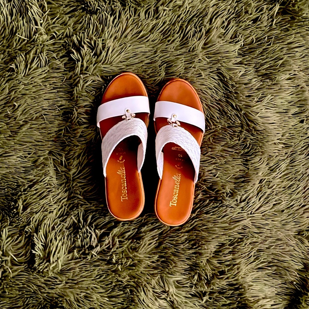 Toeless high heel sandals